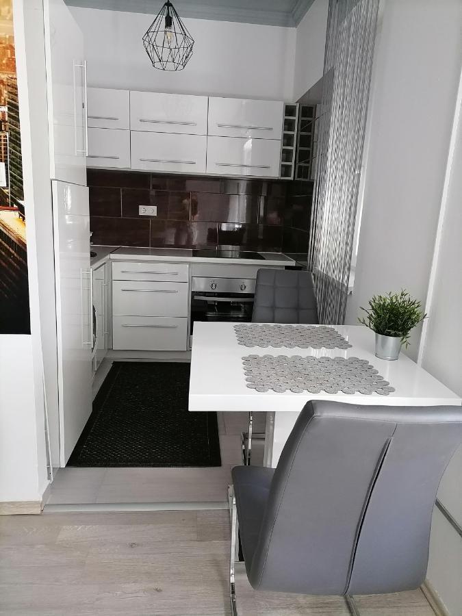 Merey Apartment Szeged Eksteriør billede